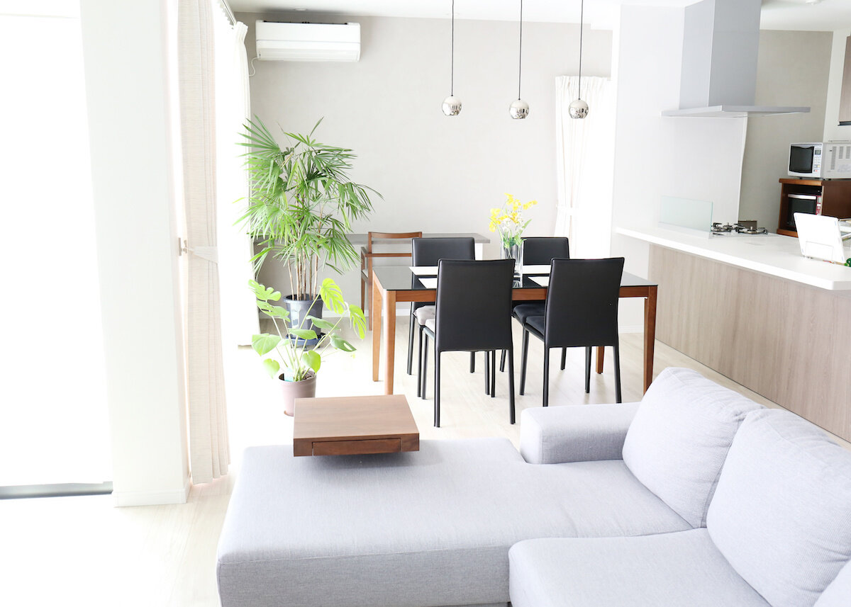 生活感のない部屋づくりのコツ｜すぐに実践したいミニマリスト的レイアウトのポイントとは