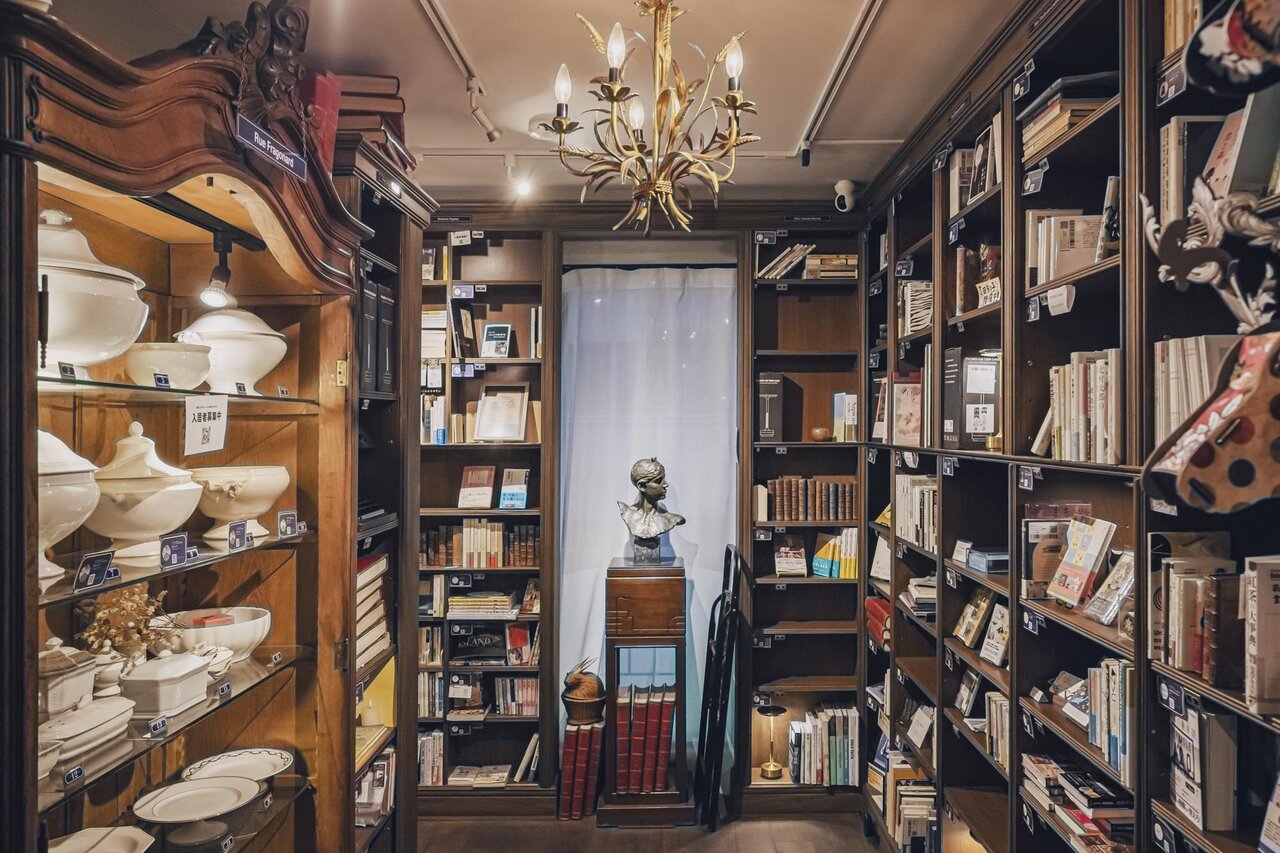 ZOOM in 九段下〕作家の推し本も並ぶ古本屋の新しい形「共同書店」とは