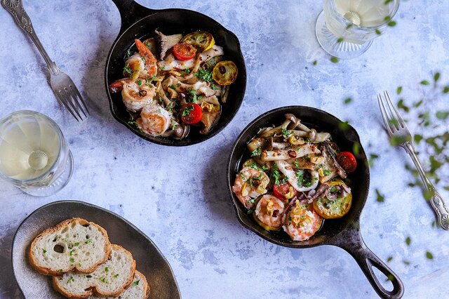 おつまみはシンプルで美味しいものを。秋の夜長をアヒージョとともに