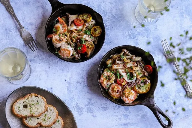 おつまみはシンプルで美味しいものを。秋の夜長をアヒージョとともに