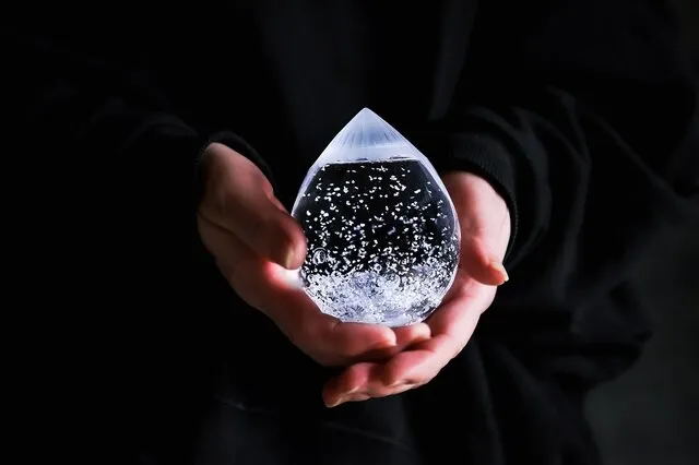 住まいで眺める雪景色。アベリョウコ　スノードーム