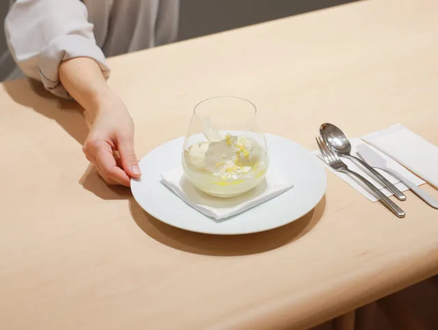 心ほどけるカウンター席で、レストランデザートのような仕上げたてのスイーツを。