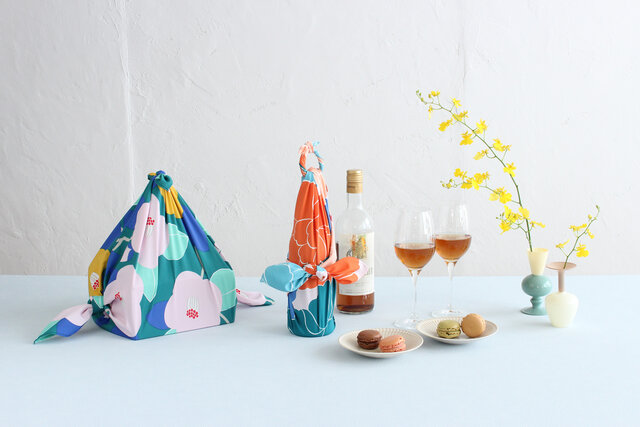 バッグにもラッピングにも。世界に広がる「むす美」のふろしき