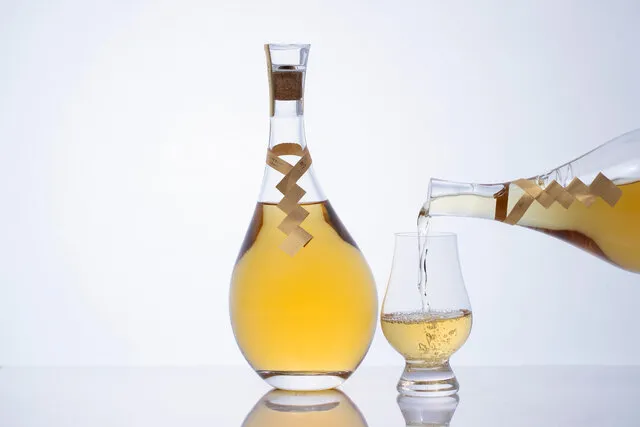余韻を楽しむ大人の時間に、日本酒の香りを残した新しい蒸留酒｜浄酎