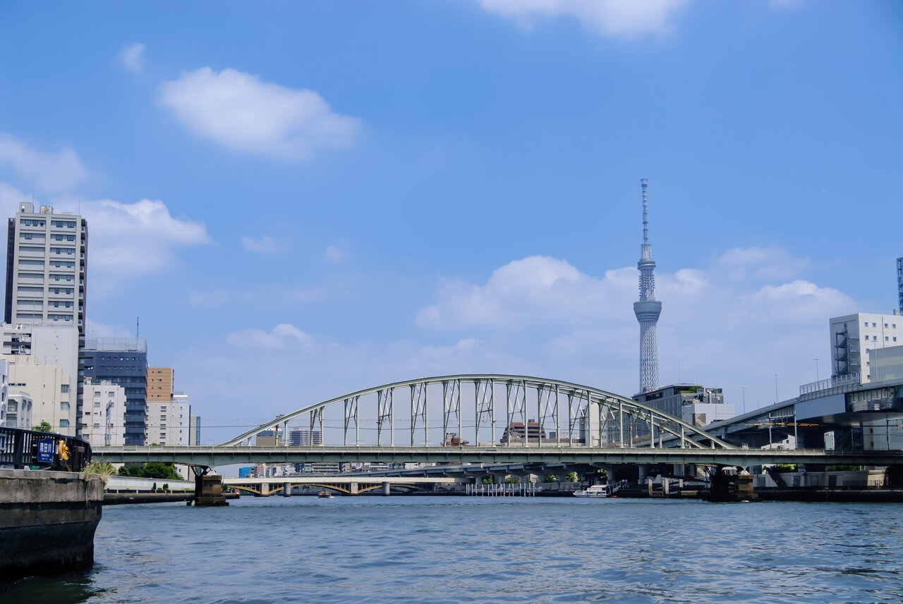 街の風景は、見る角度で変わる。歌川広重が描いた江戸と、いまの東京