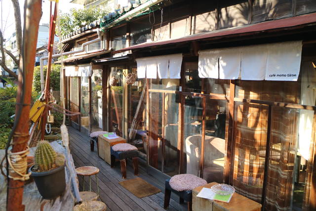 100年前の養蚕ストーブ　古民家カフェ　ジャンクガーデン　ブロカント物 古材の森（旧西原邸）庭園 ― 福岡県糸島市の庭園／古民家レストラン