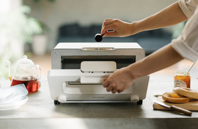 トーストを科学する」バルミューダ ザ・トースターのオーブン機能が