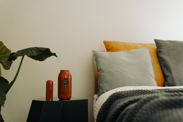 部屋を彩る魔法のアイテム。置き型プロジェクター「Aladdin Vase