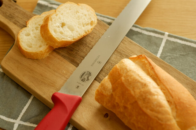 一生ものの相棒と食事を愉しもう。VICTORINOX「ウェーブナイフ」｜ZOOM