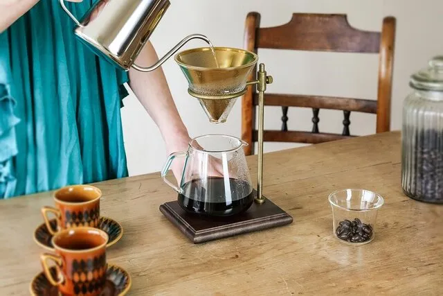 自分で淹れるコーヒーを極上の一杯に。KINTO コーヒーブリューワースタンドセット｜ZOOM LIFE