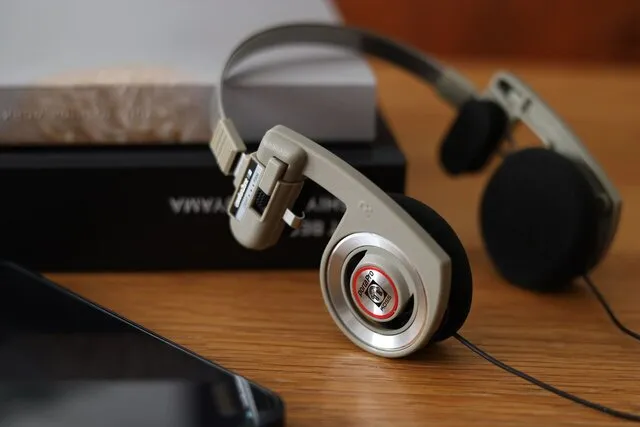 開放感に包まれる時間を。約40年前から愛される有線ヘッドホン「KOSS PORTAPRO」｜ZOOM LIFE