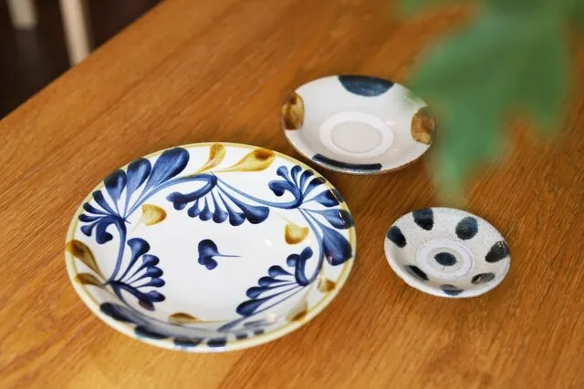 沖縄の伝統工芸品「やちむん」がある毎日の食卓は、あたたかい。｜ZOOM LIFE