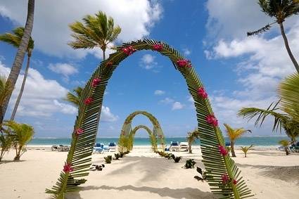 どんな風に結婚記念日を祝う？毎年の記念日にはシンボルがある 