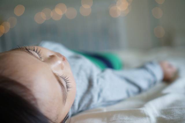 5歳児なのに夜のオムツがとれない！もしかして夜尿症？治療の目安と改善方法6つ
