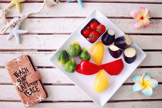 真上から見た緑黄色野菜たちのフリー写真画像|GIRLY DROP (24035)