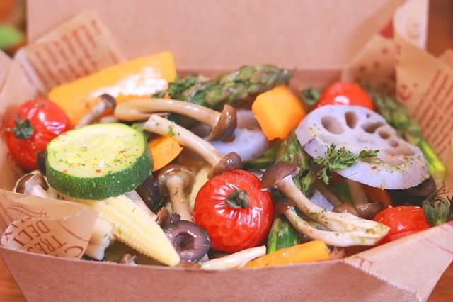 ピクニック用にランチボックスに詰められた #ギュウギュウ焼きのフリー写真画像|GIRLY DROP (24036)