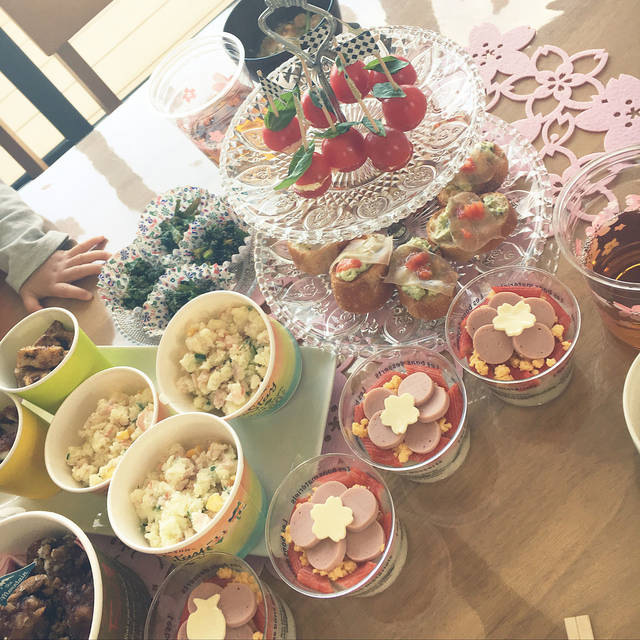 みんなで食べるならカップが大活躍!