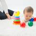 0歳児におすすめの知育おもちゃ10選！赤ちゃんが喜ぶ人気グッズをご紹介！出産祝いにも - ikumama