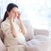 妊娠中の頭痛の原因や病院を受診した方が良い症状は？7つのケアで痛みを和らげよう！ - ikumama
