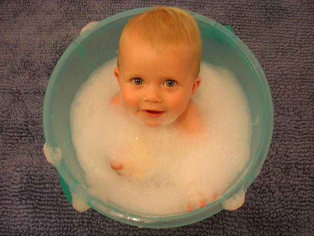 Baby Bucket Bath - Free photo on Pixabay (152441)