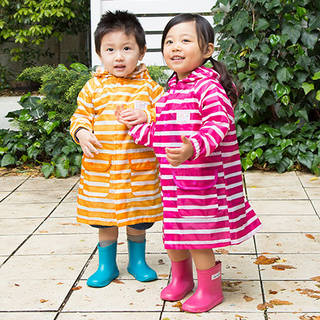 かわいいペイントボーダーレインコートです。幼稚園や保育...