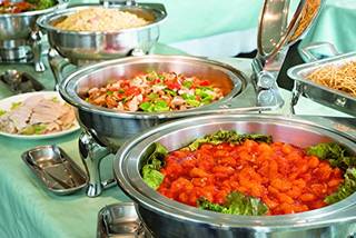 Amazon.co.jp : 【横浜クルーズ　ロイヤルウイング】　ランチバイキングペアギフト : ホーム＆キッチン (134152)