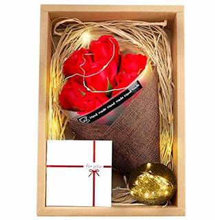 Amazon|KIZAWA 母の日ギフト 定番フラワーギフト ソープフラワー フレグランス シャボンフラワー バラ ギフトボックス フラワーボックス LEDイルミネーション 日本語説明書 メッセージカード付き 2018年初販売 花束 石鹸花 誕生日 結婚祝い バレンタインデー ホワイトデー お返し 新生活 母の日 父の日 敬老の日 結婚記念日 還暦 米寿 昇進 転居 お祝い の日に 妻 旦那 恋人 友人 両親 に プレゼント (7本レッドLED付き)|花束 オンライン通販 (140864)