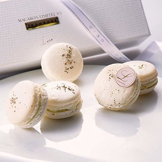 Amazon | バレンタイン スイーツ ギフト 人気 お菓子 高級 マカロン 【LUXE MACARON GORGONZOLA 5個入り】 ルワンジュ東京 | LOUANGE TOKYO | ケーキ・洋菓子 通販 (170861)
