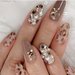 ストーンぎっしり！光を反射してキラキラ輝く《ストーン敷き詰めネイル》はゴージャス度No.1♡