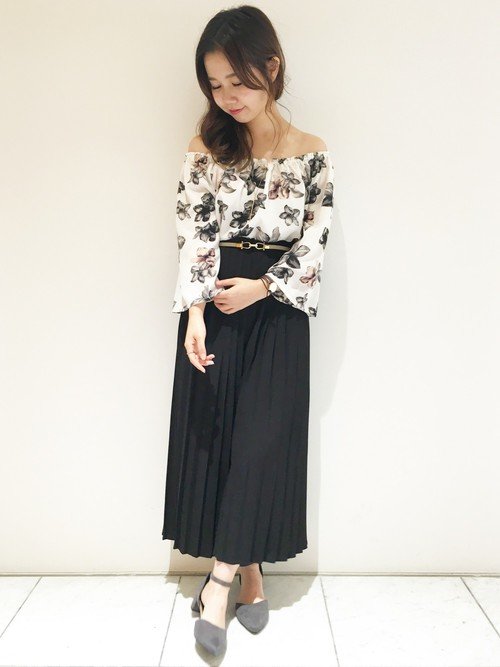 オフショルダー　まなちゅ