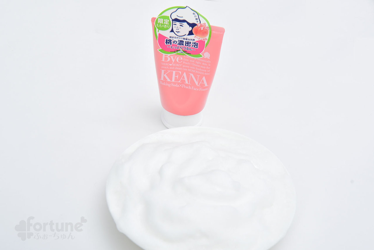 毛穴撫子　ピーチ　桃まるかじり重曹泡洗顔　泡立ち具合