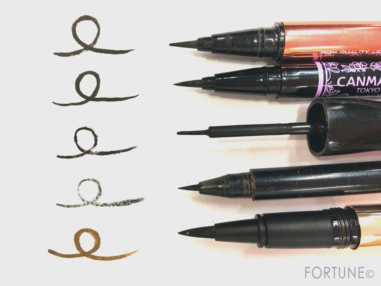 リキッドアイライナー　コスメ　ふぉーちゅん編集部撮影