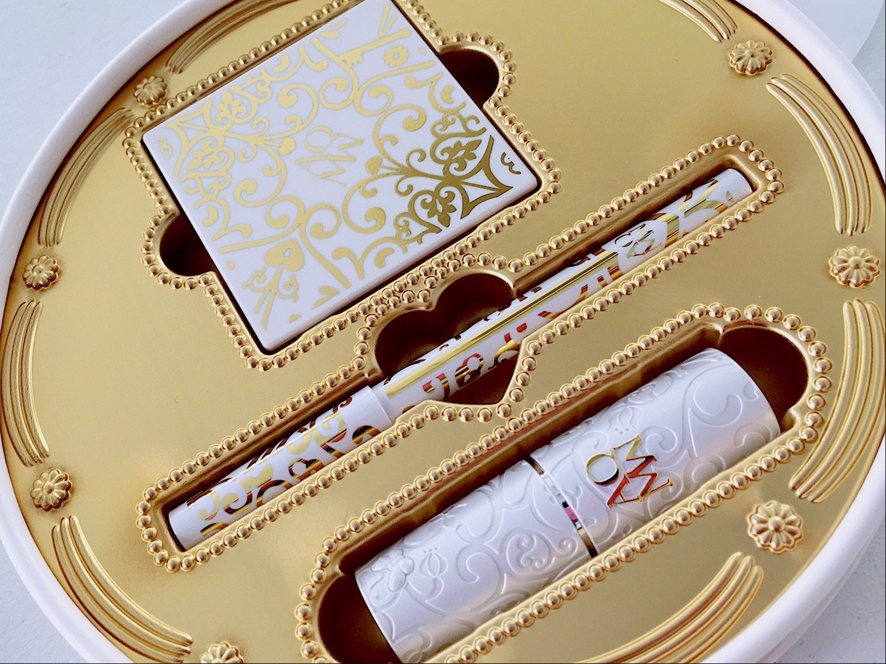 自撮り　コスメデコルテ