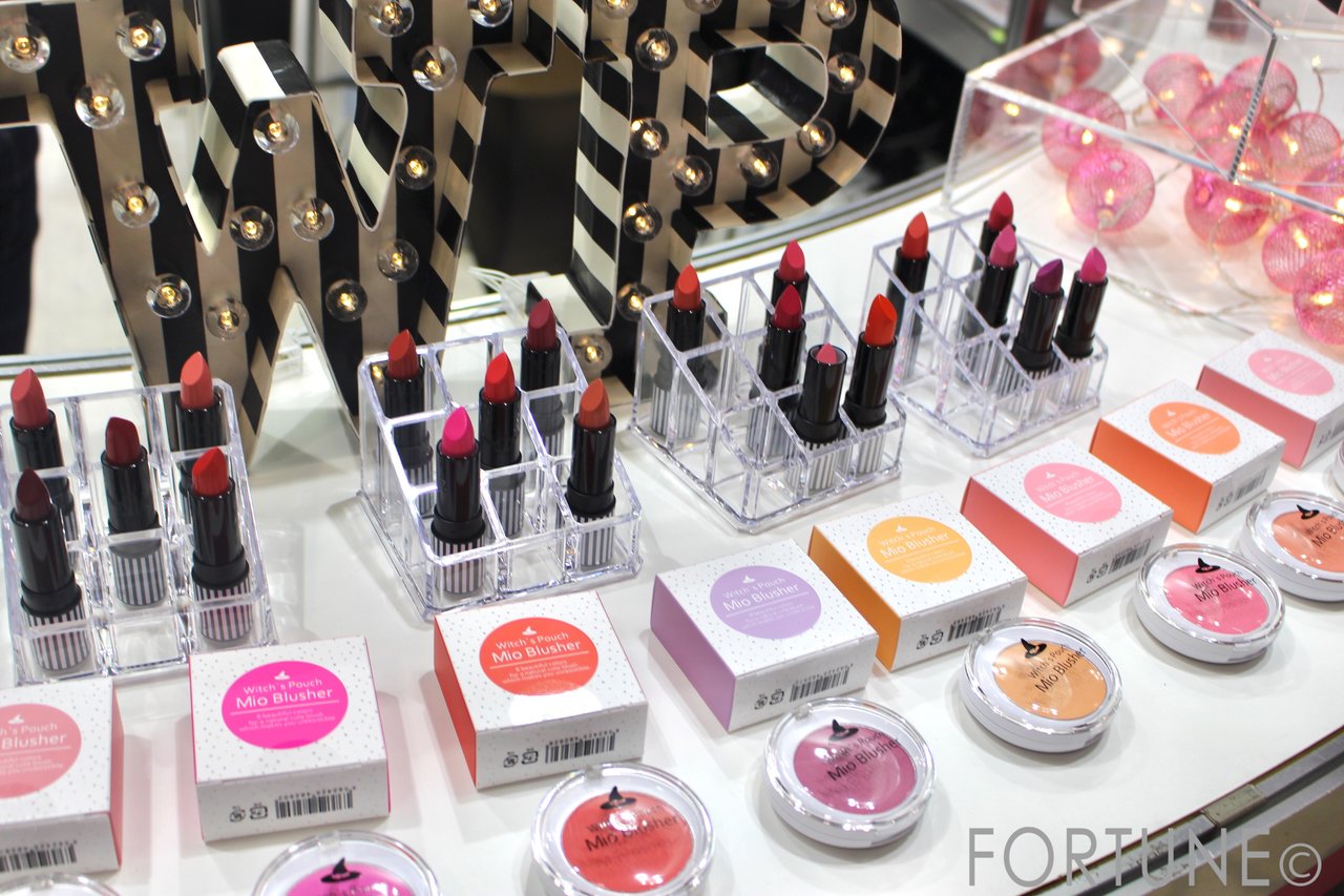 国際　化粧品展　COSME TOKYO 新作　コスメ　最新　2018 (株)アスリーエイチ ウィッチーズポーチ