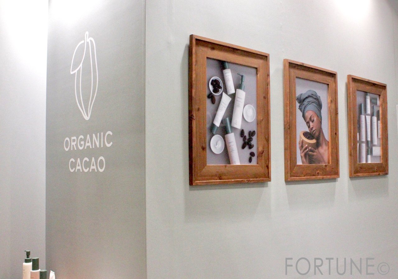 国際　化粧品展　COSME TOKYO 新作　コスメ　最新　2018 (株)アトリカ　チョコレート　YAECO