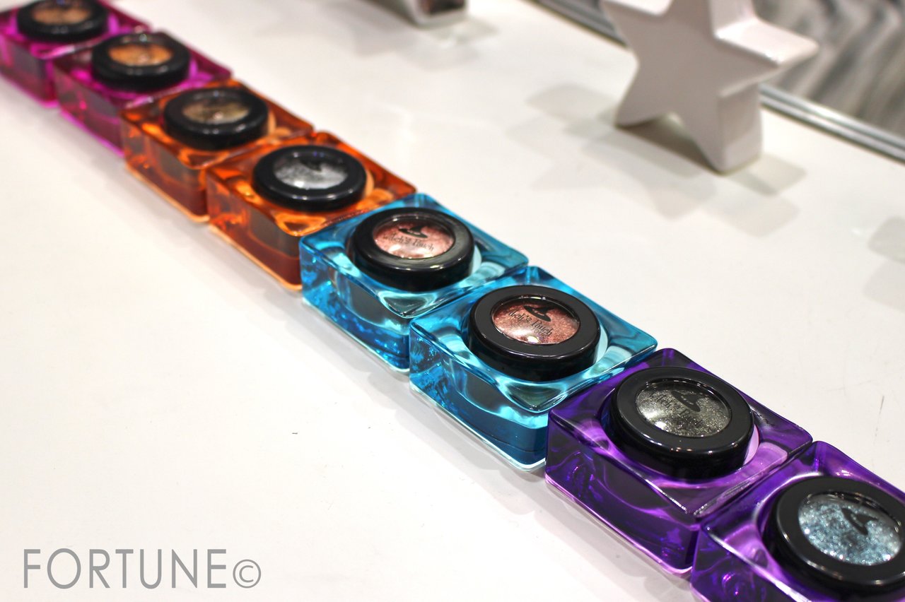 国際　化粧品展　COSME TOKYO 新作　コスメ　最新　2018 (株)アスリーエイチ ウィッチーズポーチ