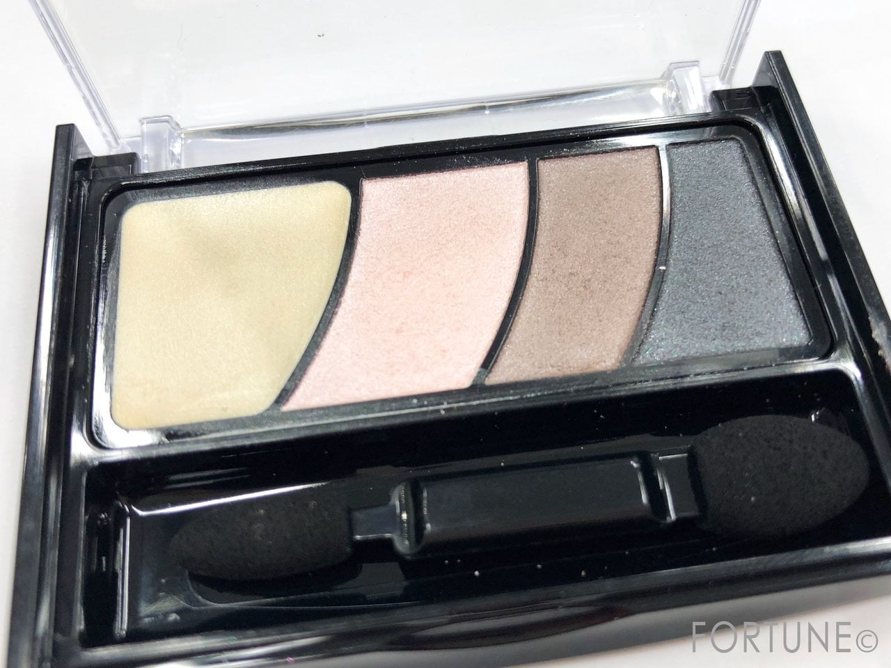 ちふれ　プチプラ　コスメ　アイシャドウ　グラデーションアイカラー　リキッドアイライナー　アイメイク