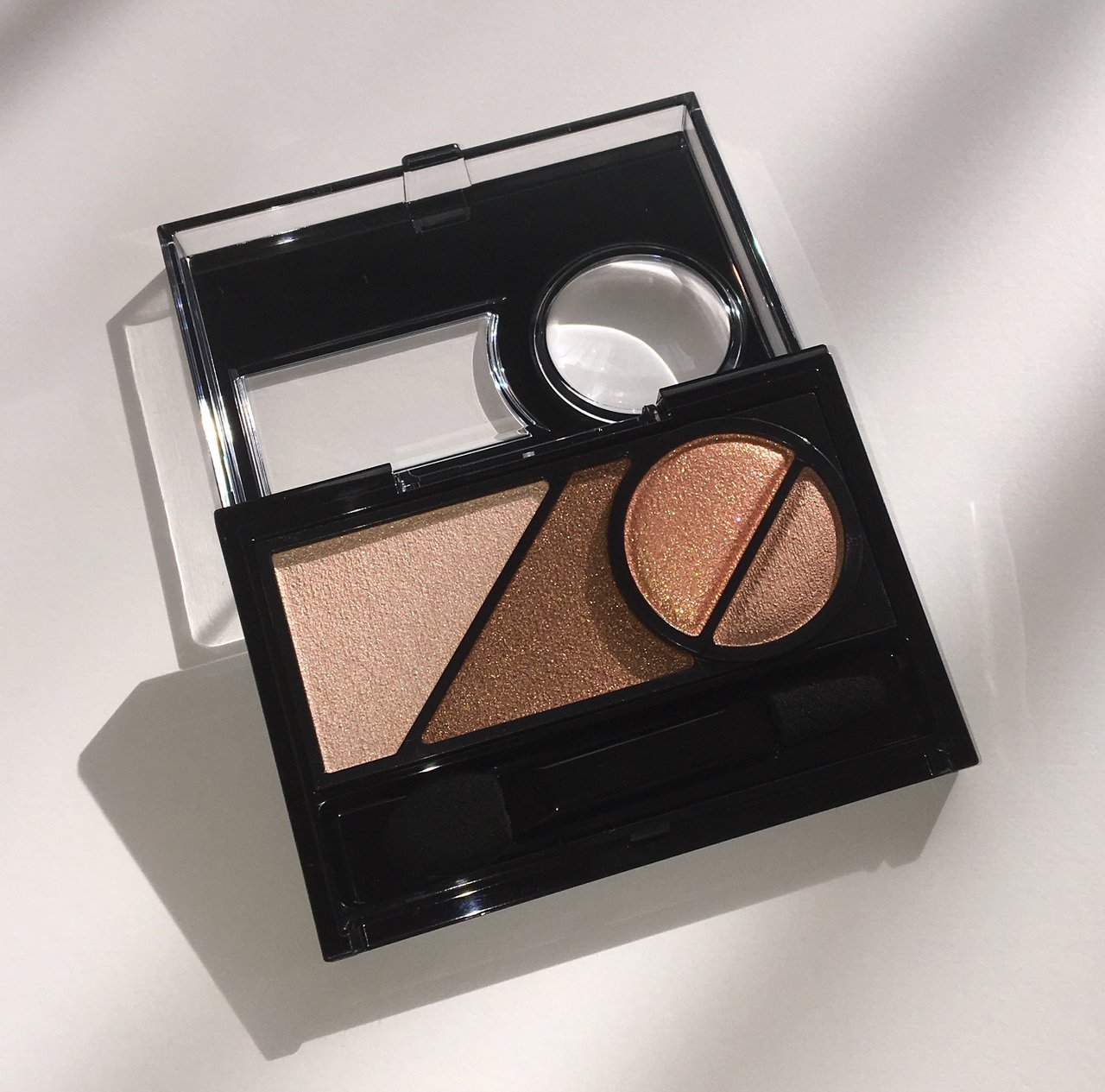 (自撮り)アイシャドウ　スモーキーラウンドアイズ　KATE　ケイト　新作コスメ