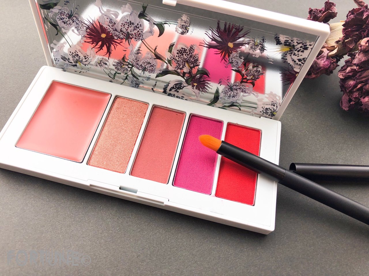 Erdem for NARS Strange FIowers Collection　ナーズ　新作コスメ　2018　夏コスメ　アイシャドウ　アイメイク　チーク　ハイライト　リップ　アーデム