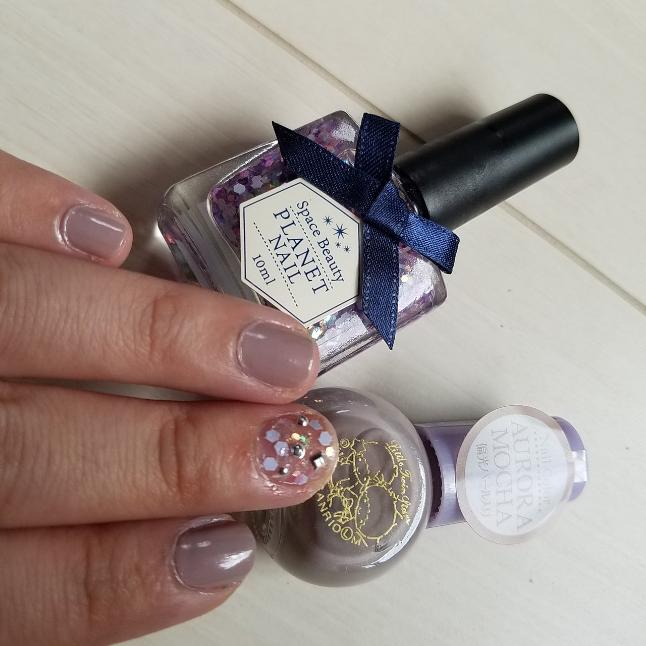 上からSpace Beauty PLANET NAILの23 紫色の空想世界、37番 AURORA MOCHA