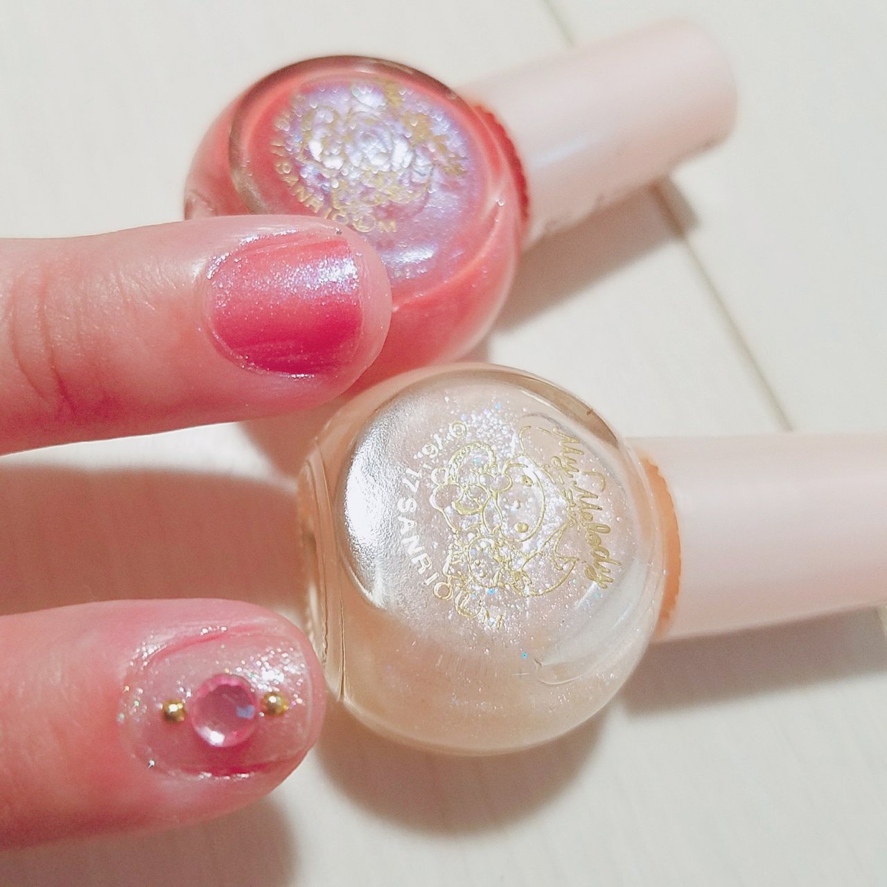上からマイメロネイル 29 シャイニーローズドリーム、マイメロネイル 25 シャイニーベビーピーチ