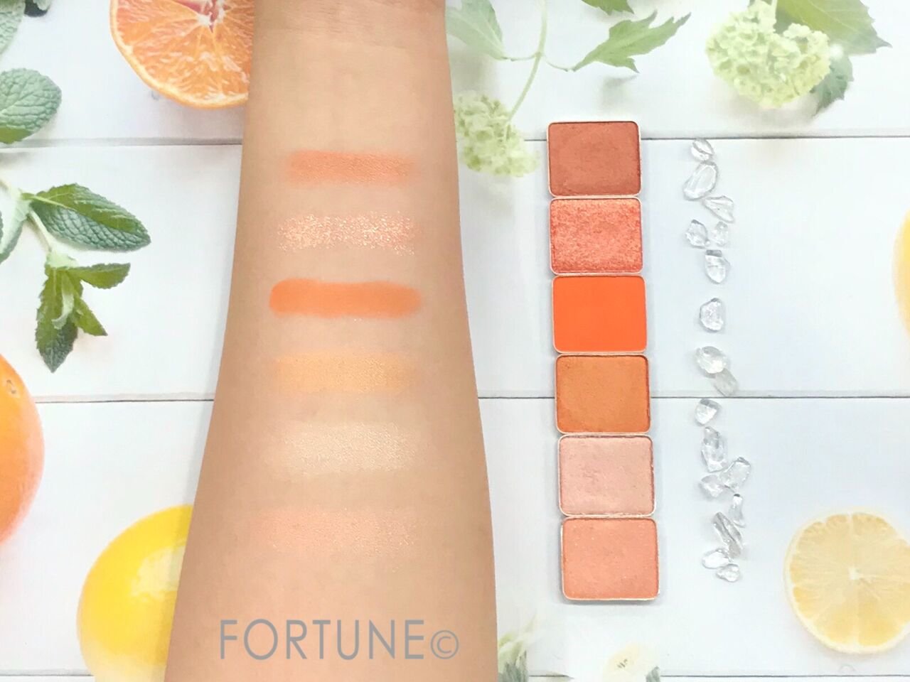 シュウウエムラ プレスドアイシャドー スウォッチ