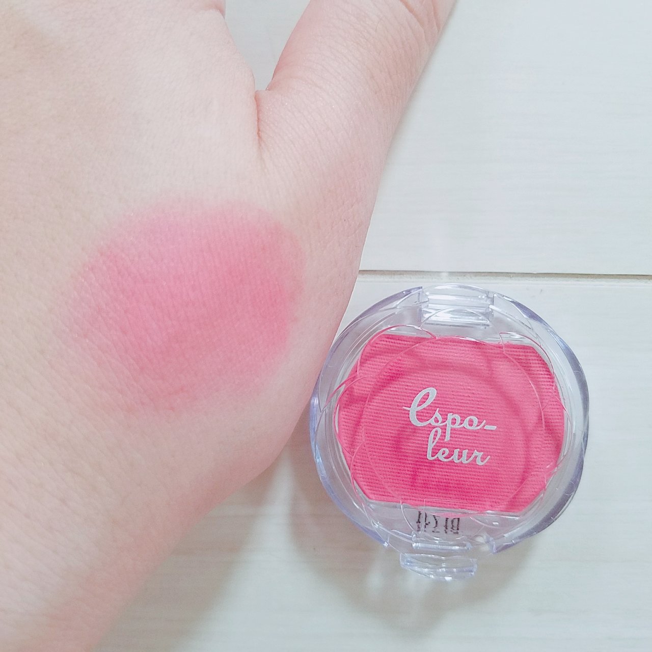 パウダーチーク：レッド