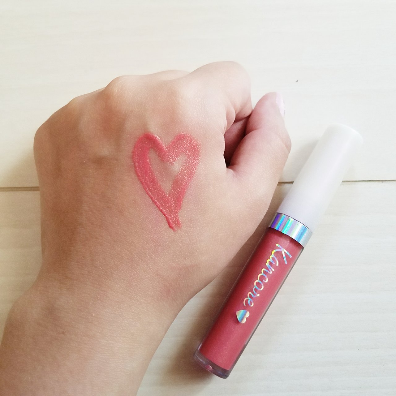 ダイソー×カンコレコラボ　リップグロス　コーラルピンク