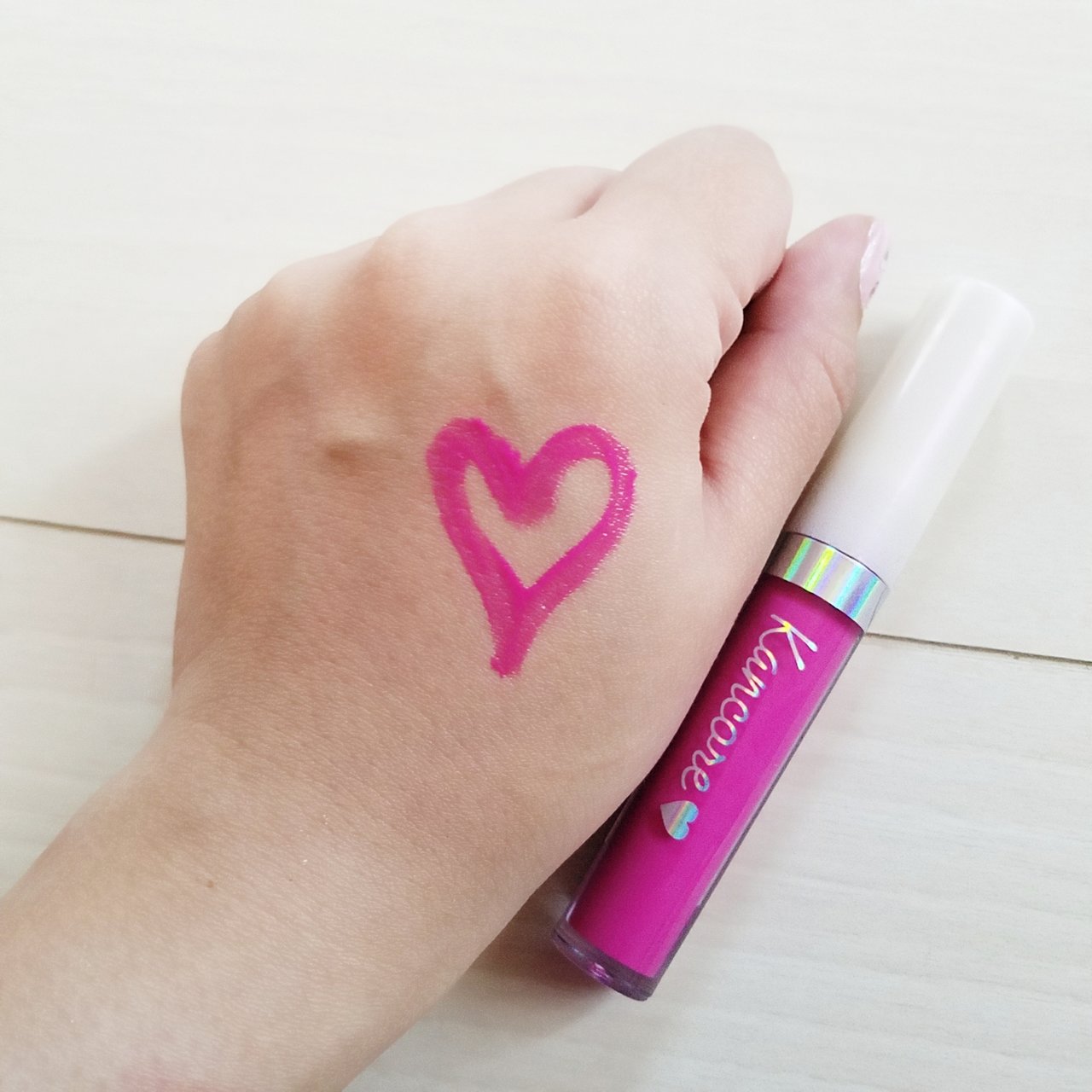 ダイソー×カンコレコラボ　リップグロス　ピンク