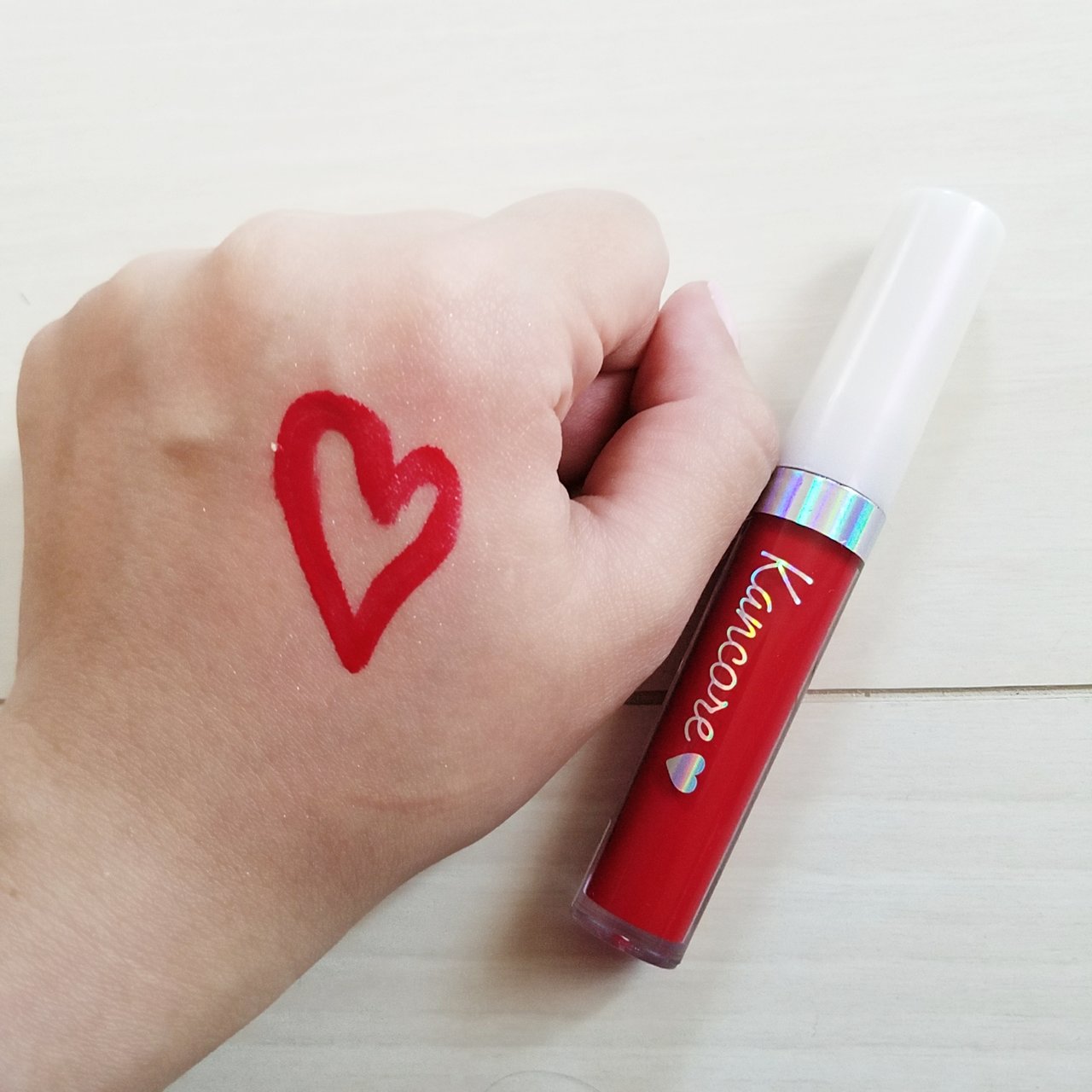 ダイソー×カンコレコラボ　リップグロス　レッド