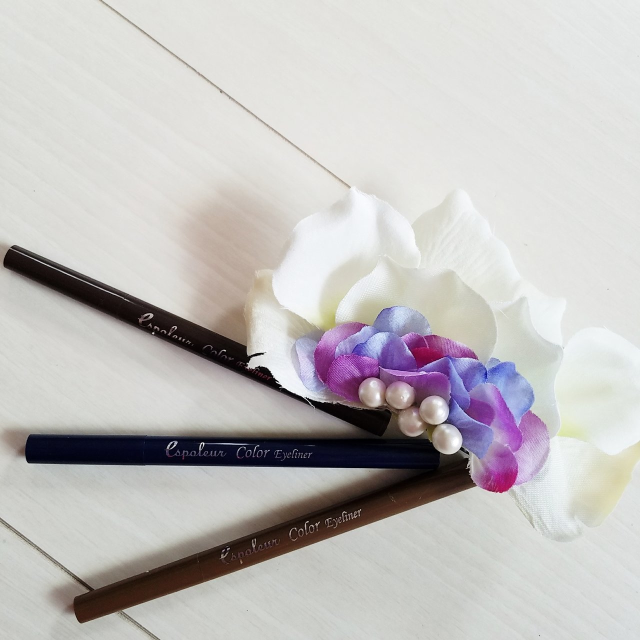 ダイソー　エスポルール　カラーアイライナー