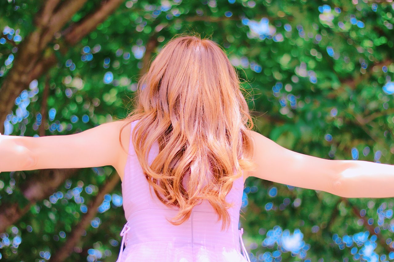 女の子　髪の毛