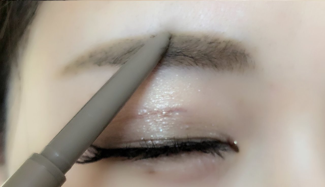 自撮り　立体眉　眉毛　visee ヴィセ アイブロウ ソフト＆スリム アイブロウペンシル プチプラコスメ