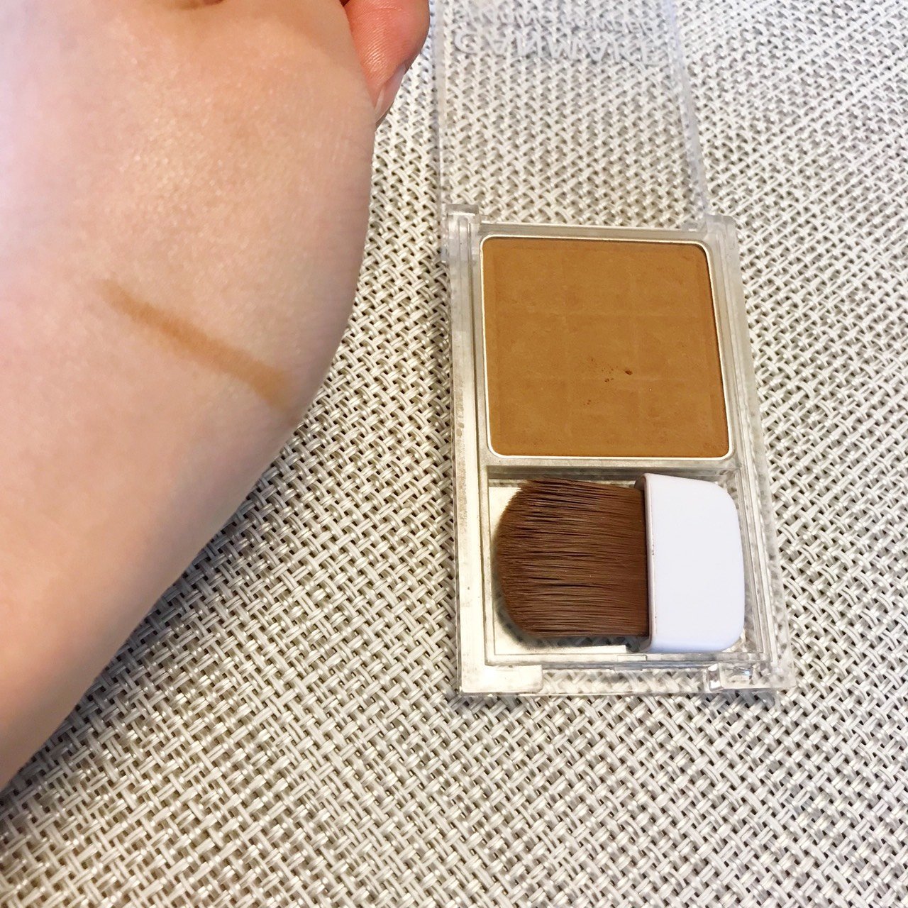 シェーディングパウダー　キャンメイク　色味